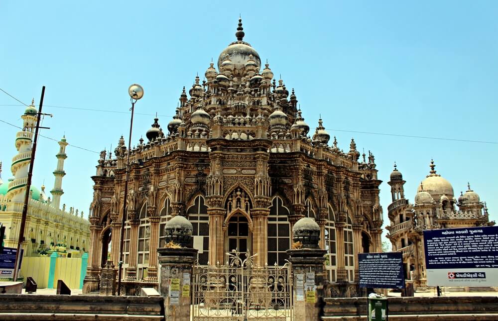 Mahabat Maqbara