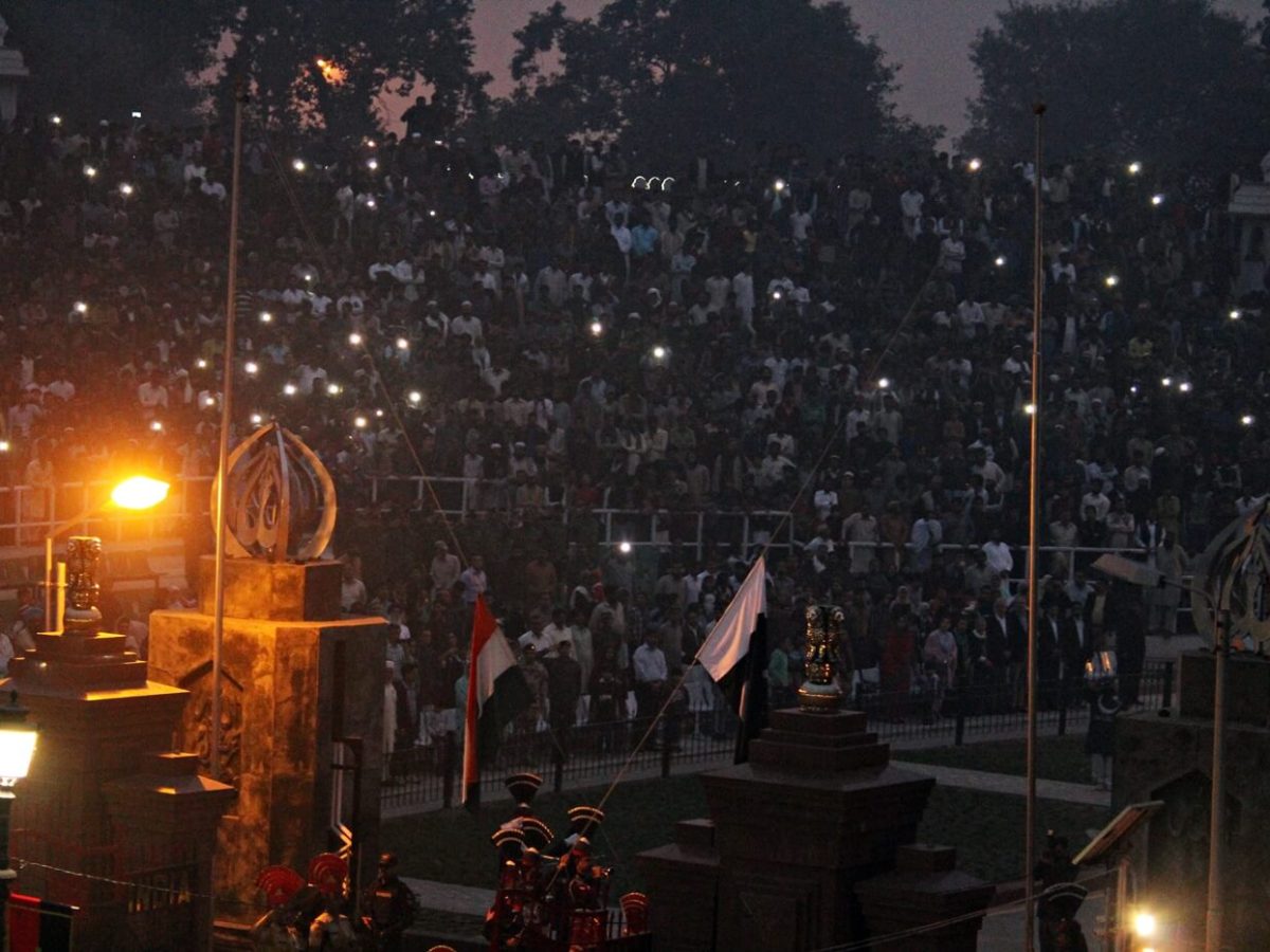 Peeping into Pakistan at the Wagah&nbsp;border