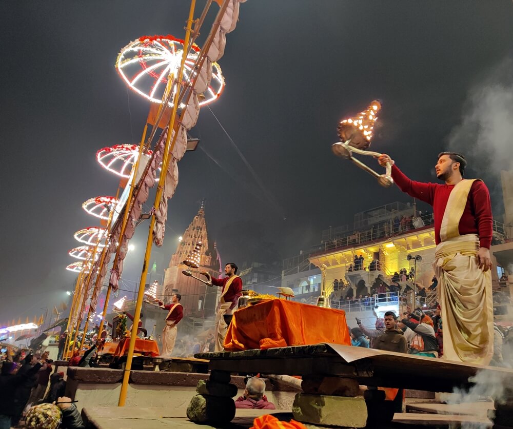 Witnessing the spectacular Ganga aarti at the Dashaswamedha Ghat,&nbsp;Varanasi